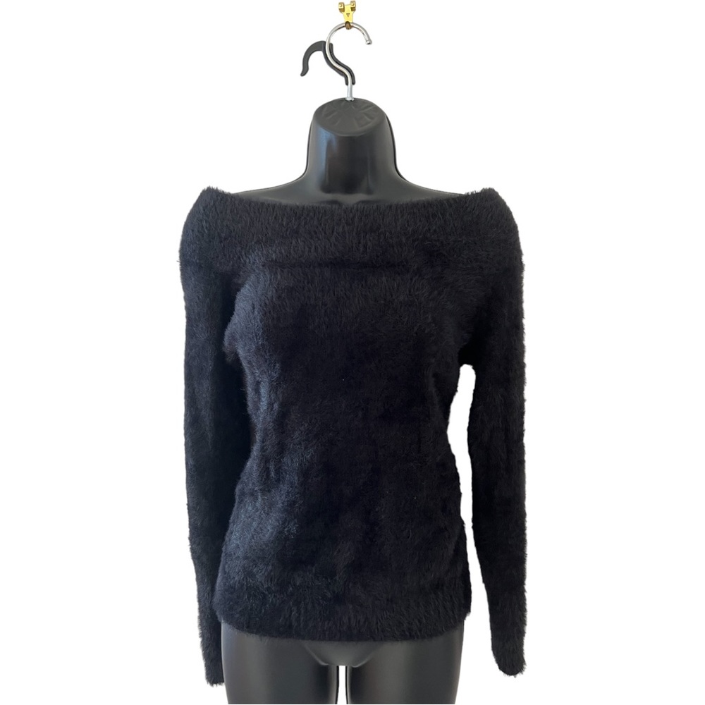 NWOT - Iris off-the-shoulder Faux Fur sweater top in Black - Large